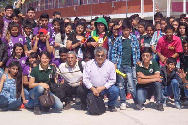 Maacutes de 1400 alumnos de Colonia Dora y Avellanda tambieacuten llegaron al Nodo Tecnoloacutegico