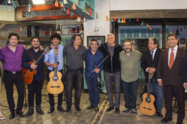 La TV nacional fue una gran pentildea santiaguentildea