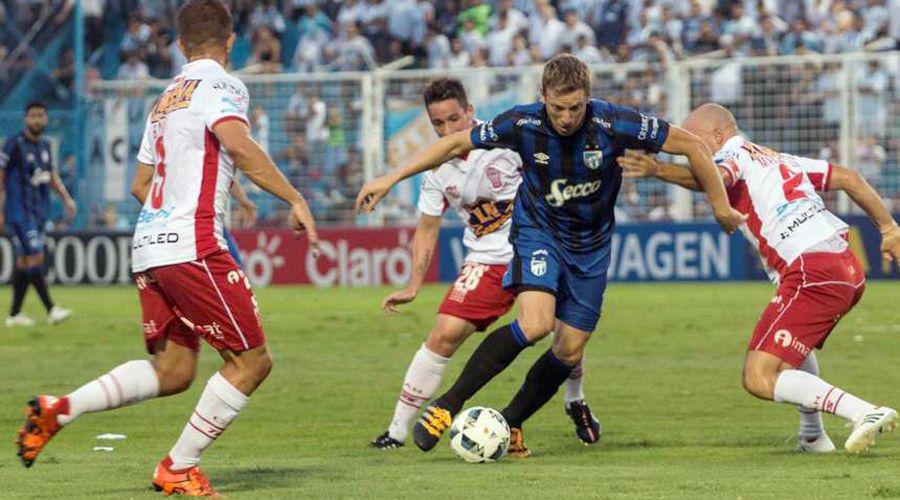 Efecto Caruso Lombardi- Huracaacuten logroacute su primer triunfo del torneo