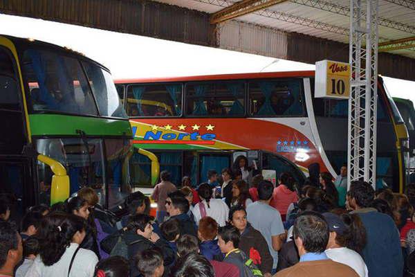 Maacutes de novecientos antildeatuyenses fueron a Tecnoacutepolis Federal