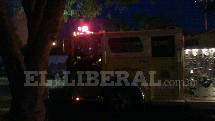 Se incendiaron tres vehiacuteculos por completo en Las Termas