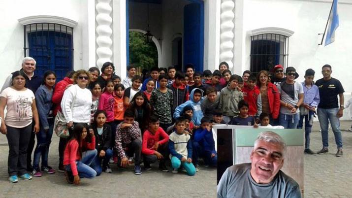 Maestro de Bandera pagoacute el viaje de estudio a alumnos de condicioacuten humilde