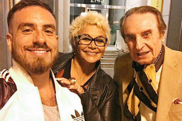 Federico Bal logroacute reunir a sus padres en el festejo de sus 27 antildeos  