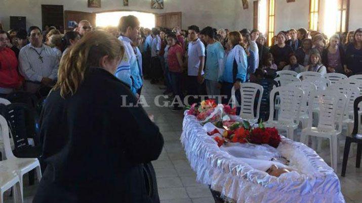 Dolor e indignacioacuten en el uacuteltimo adioacutes al padre Viroche