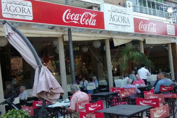 Propietario de un bar denuncioacute que el robaron maacutes de 77000 pesos 