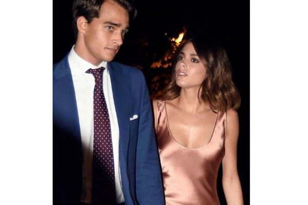Tini se mostroacute sensual con su novio