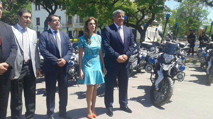 La gobernadora Claudia de Zamora entregoacute 150 motocicletas para la Policiacutea