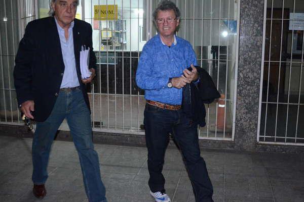 Duentildeo de Manaos deslindoacute viacutenculo con un ataque armado