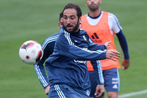 Higuaiacuten ya piensa en el cotejo ante Paraguay