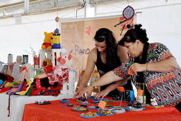 Convocaron a una feria artesanal en la plaza Belgrano