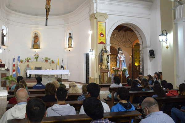 Honraron a la Virgen del Rosario en Santo Domingo