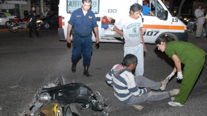 Chocaron cinco motos que corriacutean picadas y hay seis heridos