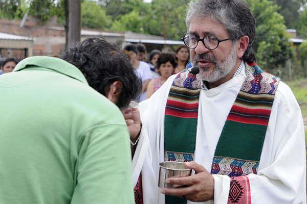 Francisco dialogoacute con el obispo de Antildeatuya por la muerte del cura Viroche