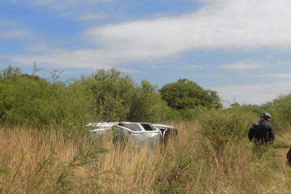 Un hombre murioacute y otro resultoacute gravemente herido en un vuelco