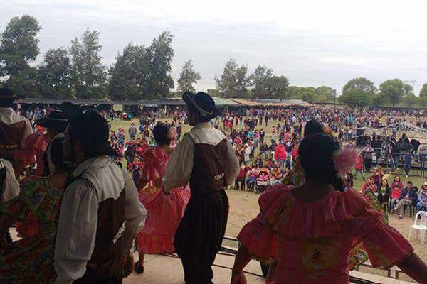 Una multitud disfrutoacute de la doma y el folclore en San Pedro de Guasayaacuten