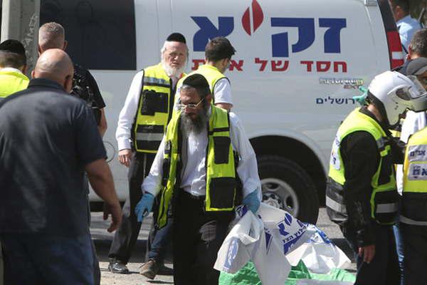 Un palestino matoacute a balazos a dos israeliacutees y luego fue abatido