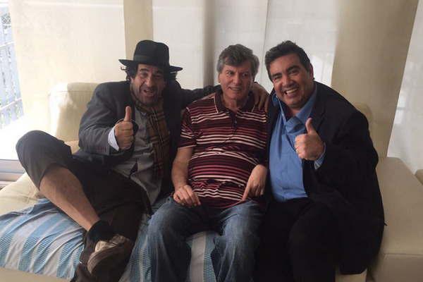 La emotiva participacioacuten del querido Carliacuten Calvo 	en Poleacutemica en el bar 