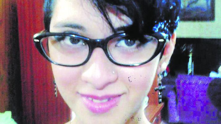 Encontraron a la adolescente bandentildea que se habiacutea despedido por sms