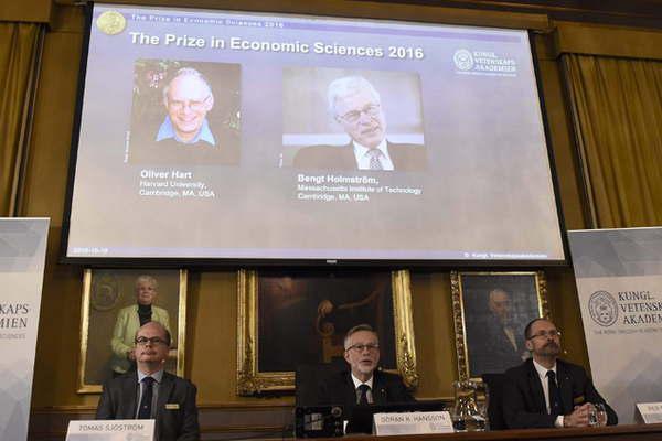 El Nobel de Economiacutea fue para Hart y Holmstroumlm  por las contribuciones a la teoriacutea de los contrato