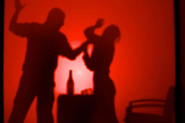 Reprochoacute a su novio una infidelidad y recibioacute una brutal golpiza en Pozo Suni