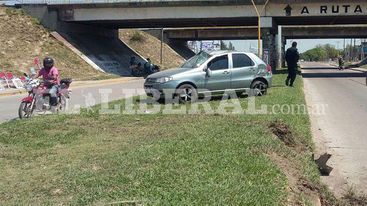 Dos heridos en un choque sobre colectora hacia la autopista