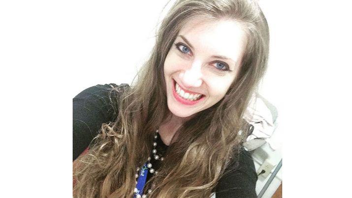 Teacher detenida por mantener sexo con alumno y enviarle fotos hot