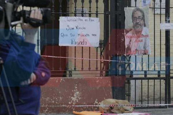 El perro  del cura  auacuten espera  a su amo