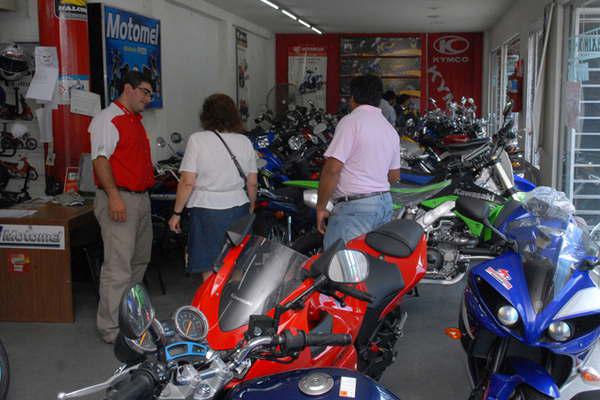 La venta de motos mostroacute un  leve incremento a nivel nacional pero se derrumboacute 238-en-porciento- en Santiago