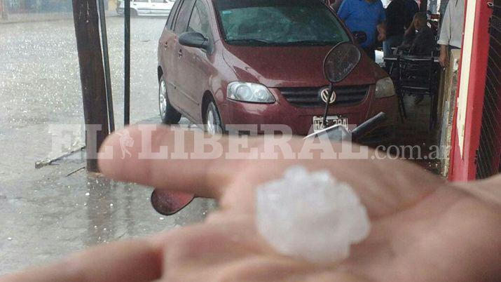 Friacuteas- En 20 minutos se desatoacute una fuerte tormenta con granizo