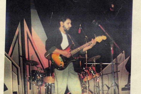 Juan Antuz- El premio es merecido porque su poeacutetica enaltece al rock