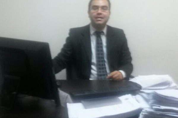 Investigan el robo de 70 mil a un policiacutea