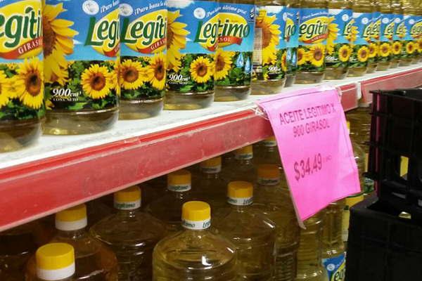 Hay diferencias que van del 20-en-porciento- al 50-en-porciento- en los precios del aceite de girasol