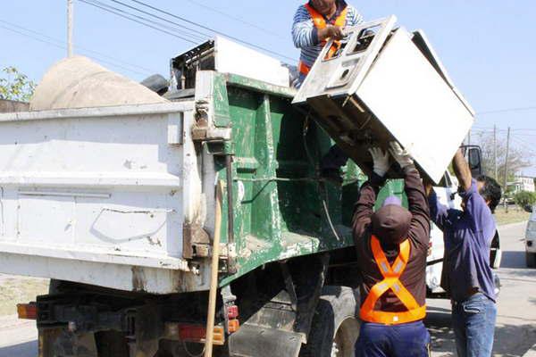 Realizan trabajos de limpieza en Los Lagos para evitar el dengue