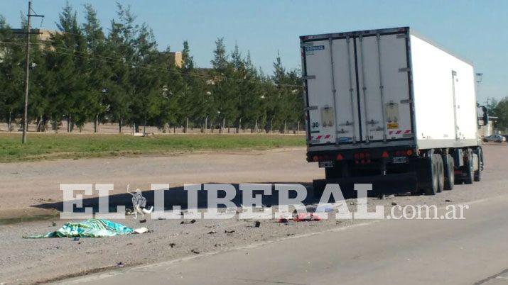 Un motociclista murioacute al chocar contra un camioacuten en Friacuteas