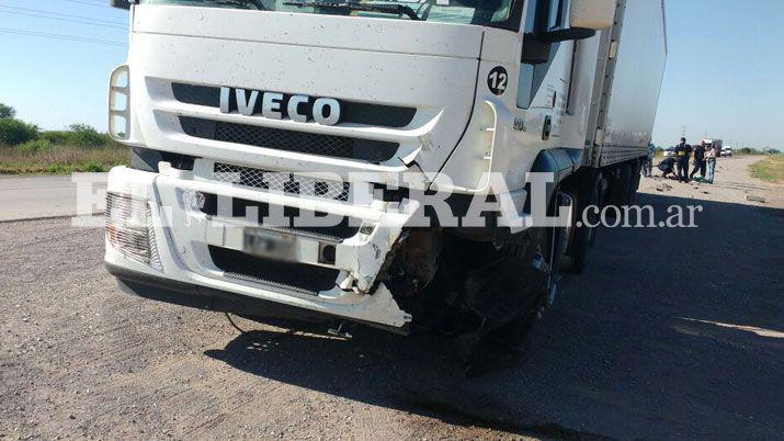 Un motociclista murioacute al chocar contra un camioacuten en Friacuteas