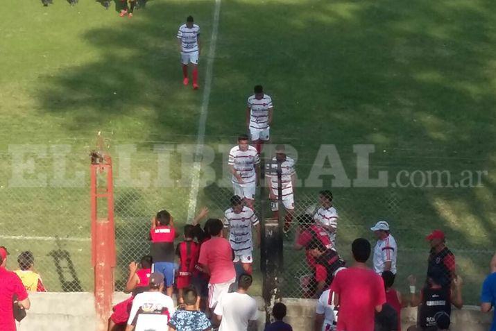 Esquiuacute le ganoacute a Comercio por 2 a 0