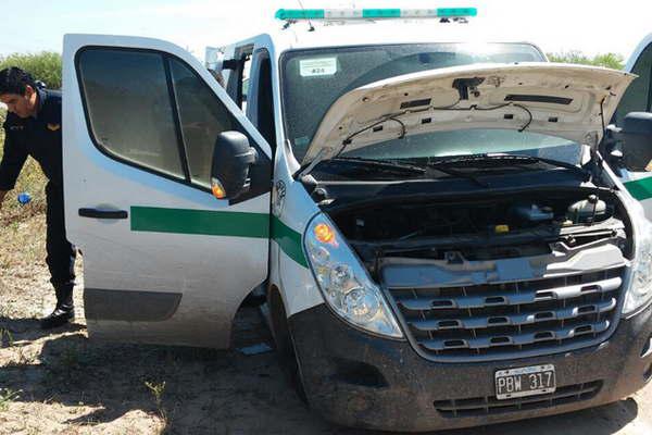Delincuentes robaron una ambulancia y trataron de incendiarla