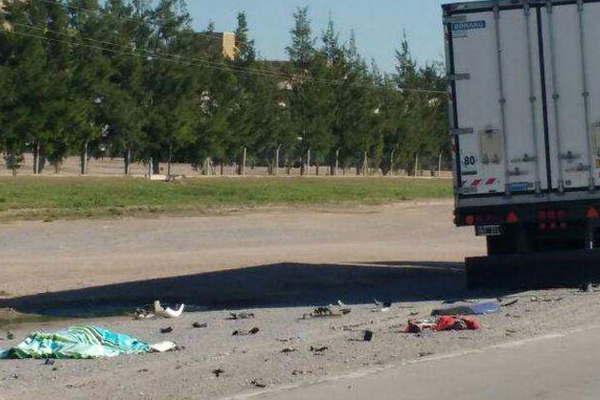 Motociclista murioacute en el acto al ser arrollado por un camioacuten en la ruta 157