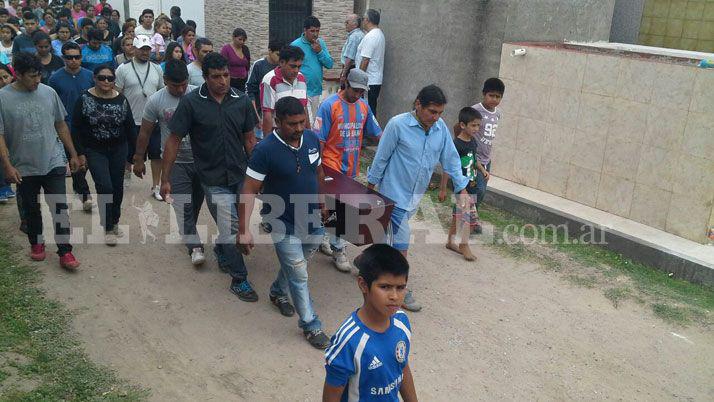 Gran dolor en el sepelio de la mujer que estaba embarazada