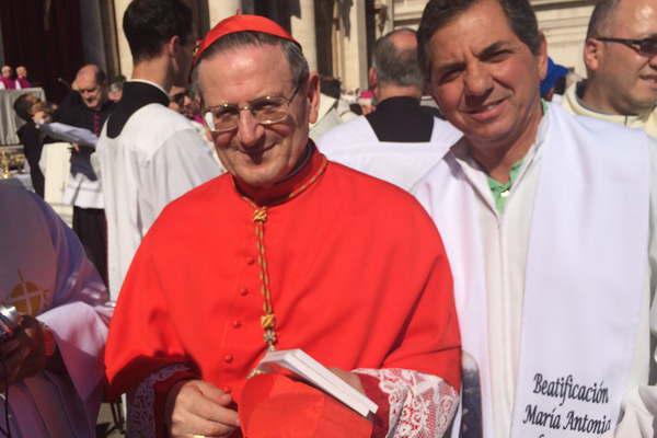 El cardenal Angelo Amato pidioacute a los santiaguentildeos rezar para que se canonice a Mama Antula