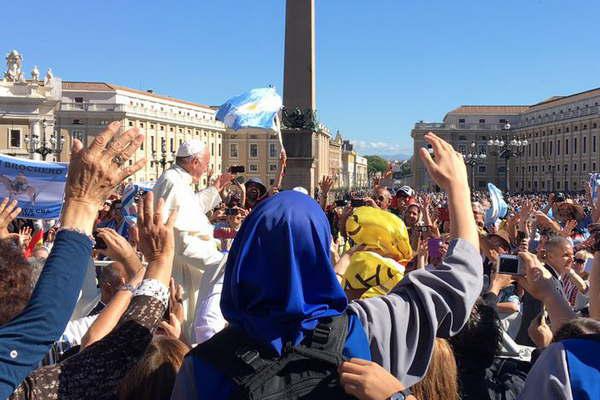 Comprovincianos muy  cerca del papa Francisco
