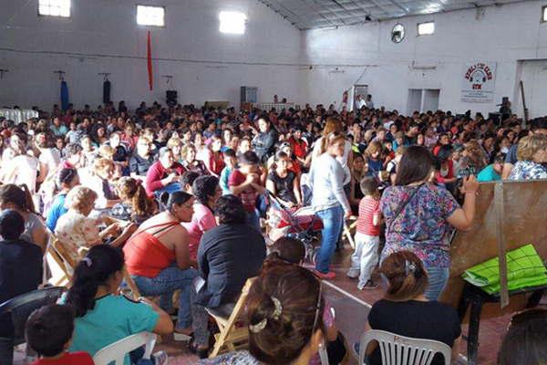 La Municipalidad de Sumampa sorprendioacute a las mamaacutes con un bingo 