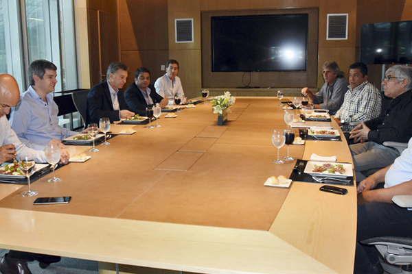 Macri pidioacute a la CGT prudencia  e inteligencia- para Moyano bono de fin de antildeo es insuficiente