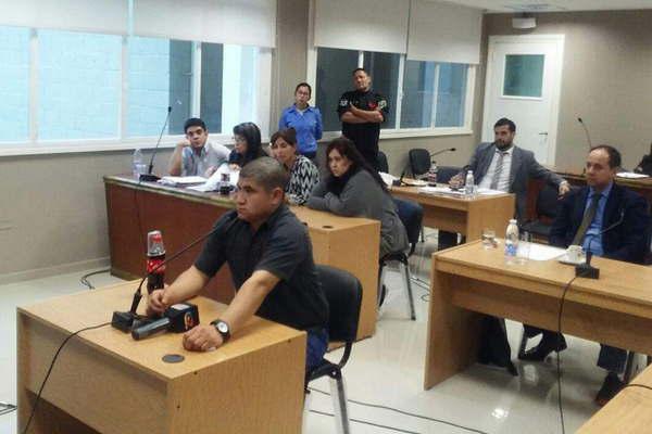 Gabriel Brandaacuten dio su versioacuten del crimen de Leda Raimundi y cargoacute contra la mae y Mario Rojas