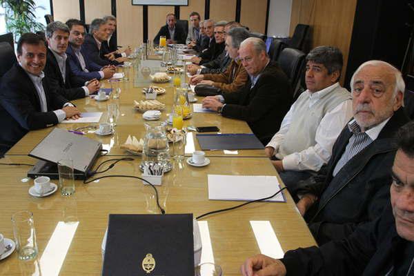 La caiacuteda del empleo privado formal se compensoacute con maacutes puestos de trabajo en el Estado 