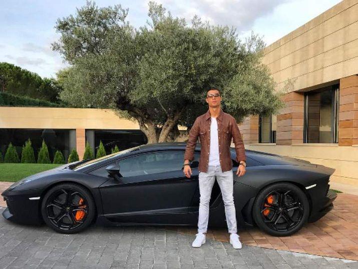 Cristiano Ronaldo presentoacute su auto nuevo y estallaron los memes