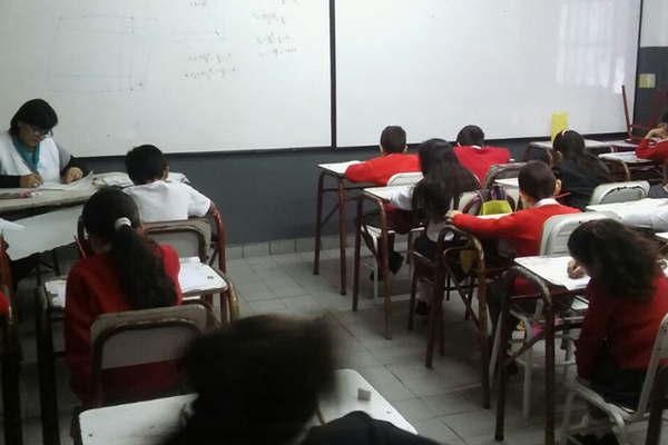 Las autoridades resaltaron la alta participacioacuten en las  escuelas de Santiago del Estero