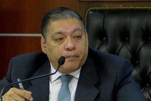 Un antildeo de prisioacuten en suspenso por golpear a trompadas a su mujer