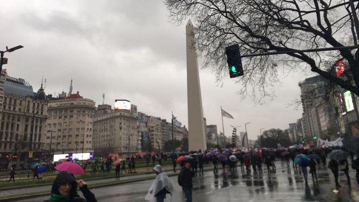 En un mieacutercoles negro miles de personas se convocaron en el Obelisco