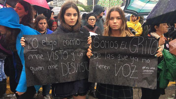 En un mieacutercoles negro miles de personas se convocaron en el Obelisco